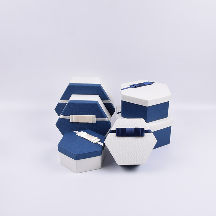 Custom-sugar-ring-creative-large-diamond-packaging(1).jpg
