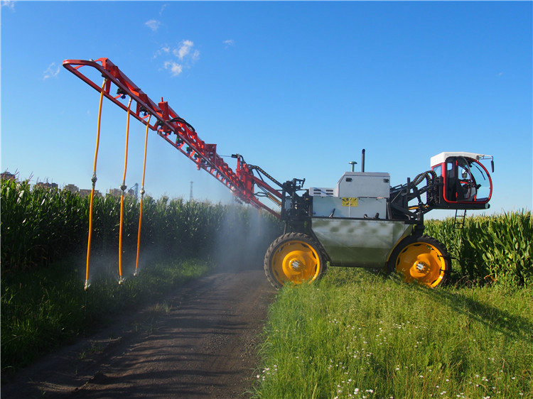 Sprayer-machine-Large-agricultural-tractor-boom-sprayer (3).jpg