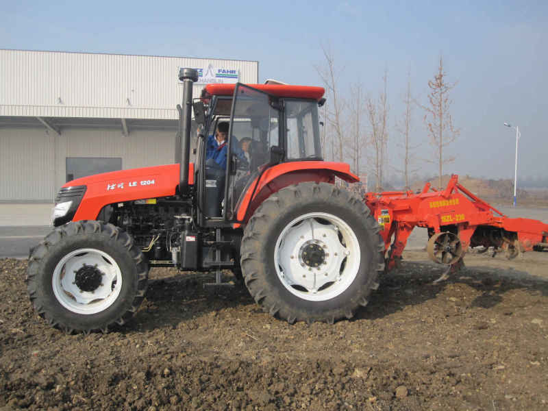 120HP 4WD Heavy Tractor (LE1204)