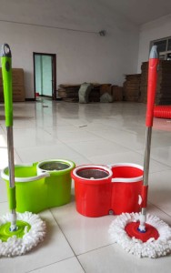 Rotating mop barrel