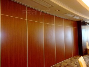 Stable Modern Restaurant Partition