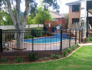 Professional Manufacturer of Decorative Wrought Tubular Aluminum Fence Professional Manufacturer of Decorative Wrought Tubular Aluminum Fence