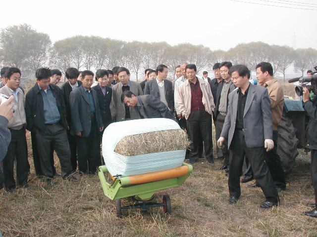 Mini Round Bale Wrapper Bw0810