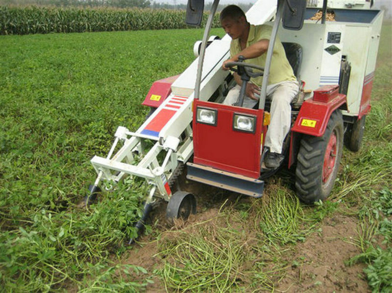 High Quality Patented Peanut Combine Harvester Hot Sale in Iran